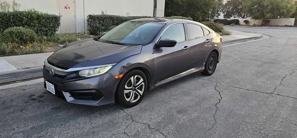 2017 Honda Civic 10th Gen - Image 12 of 16