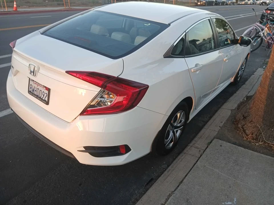 2017 Honda Civic 10th Gen - Image 2 of 4
