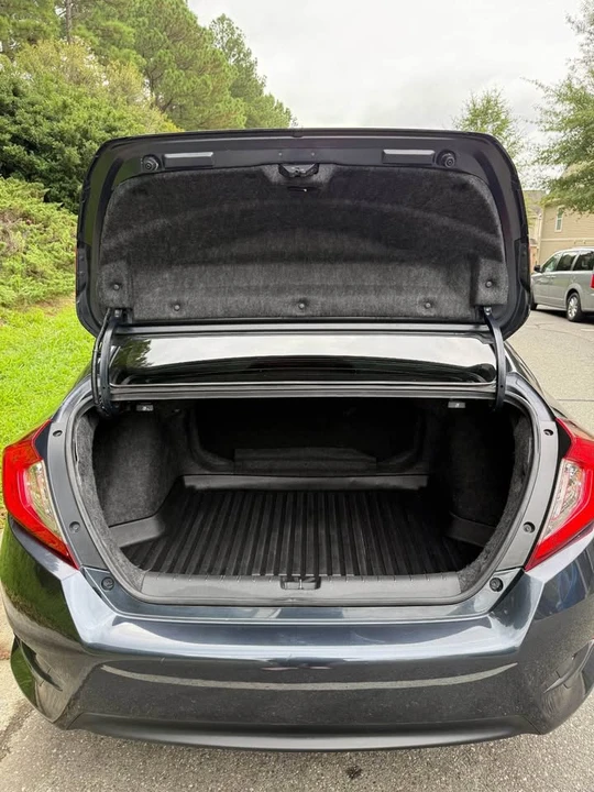 2017 Honda Civic 10th Gen - Image 5 of 11
