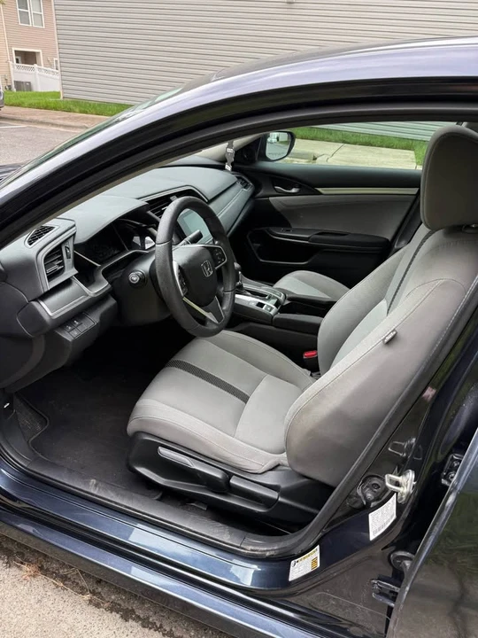 2017 Honda Civic 10th Gen - Image 6 of 11