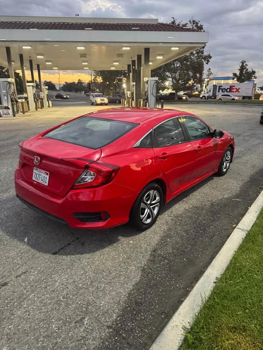 2017 Honda Civic 10th Gen - Image 10 of 17