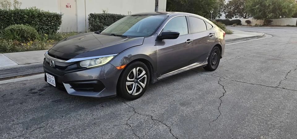 2017 Honda Civic 10th Gen - Image 13 of 16