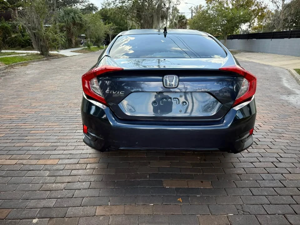 2017 Honda Civic 10th Gen - Image 14 of 20