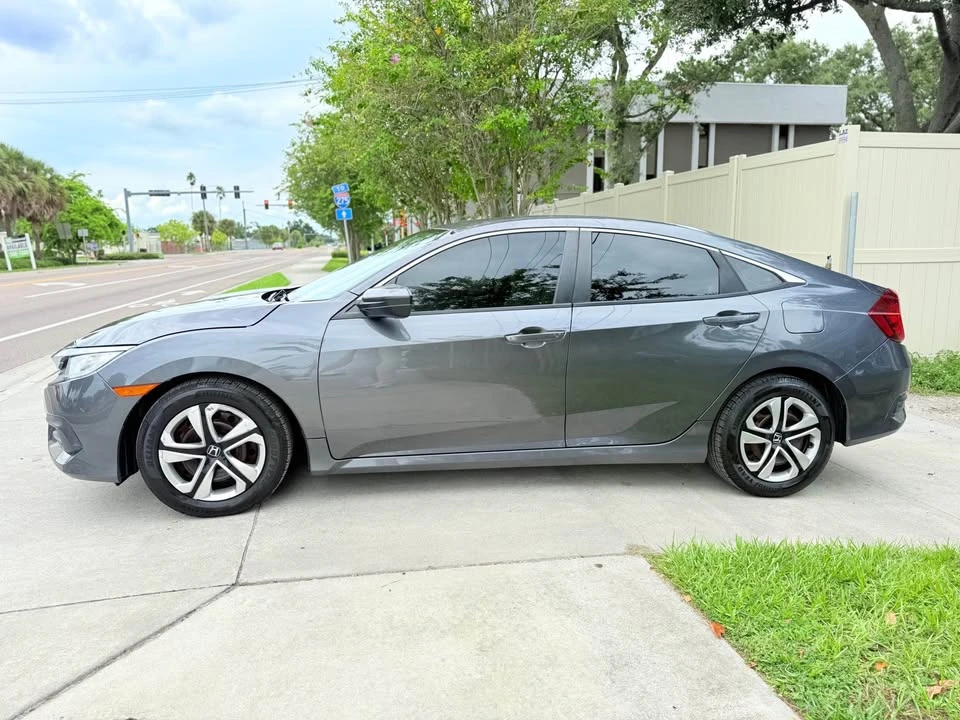 2017 Honda Civic 10th Gen - Image 4 of 15