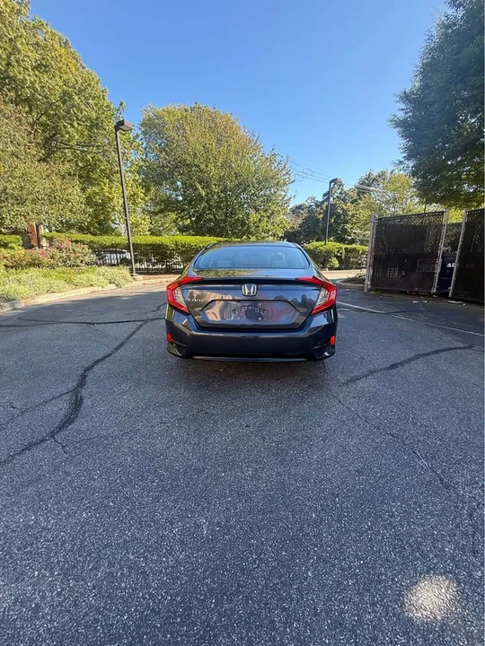 2017 Honda Civic 10th Gen - Image 9 of 11