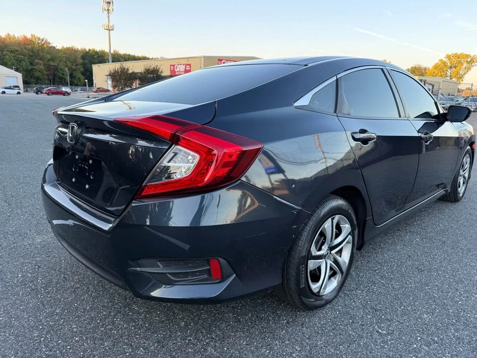 2017 Honda Civic 10th Gen - Image 5 of 17