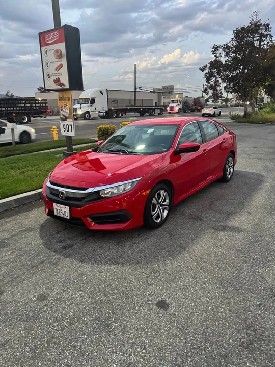 2017 Honda Civic 10th Gen - Image 9 of 17