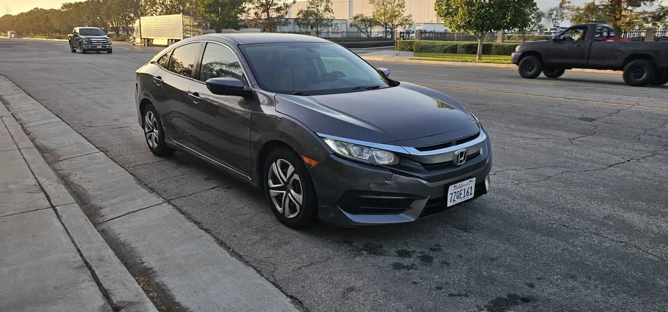 2017 Honda Civic 10th Gen - Image 4 of 16