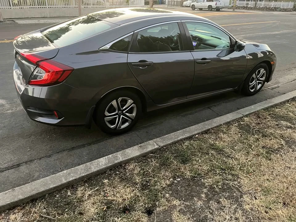 2017 Honda Civic 10th Gen - Image 3 of 9