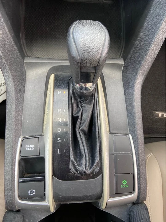 2017 Honda Civic 10th Gen - Image 7 of 10