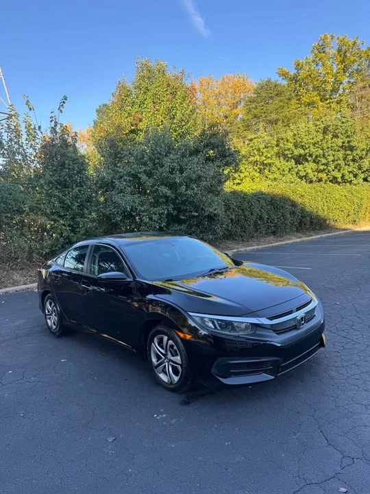 2017 Honda Civic 10th Gen - Image 16 of 18