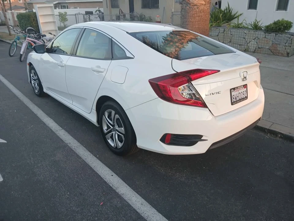 2017 Honda Civic 10th Gen - Image 4 of 4