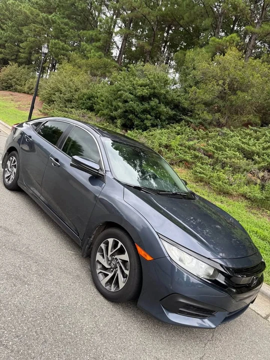 2017 Honda Civic 10th Gen - Image 3 of 11