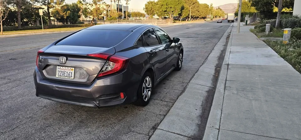 2017 Honda Civic 10th Gen - Image 8 of 16