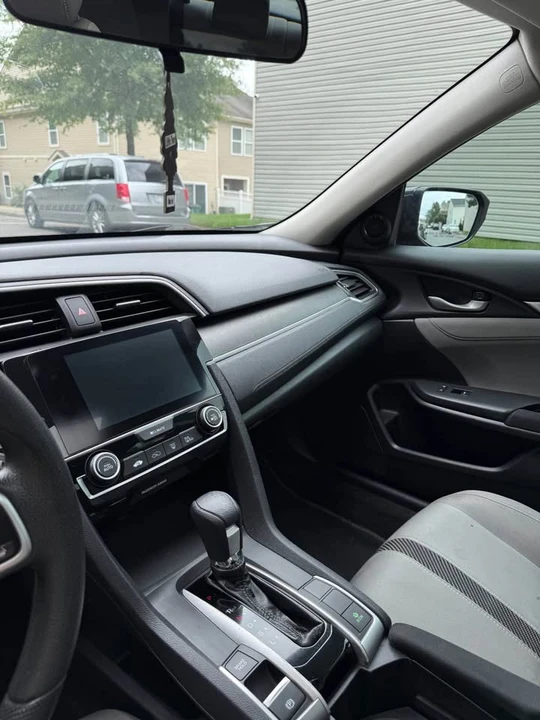2017 Honda Civic 10th Gen - Image 8 of 11