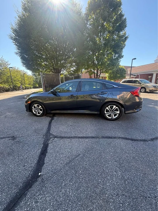 2017 Honda Civic 10th Gen - Image 3 of 11