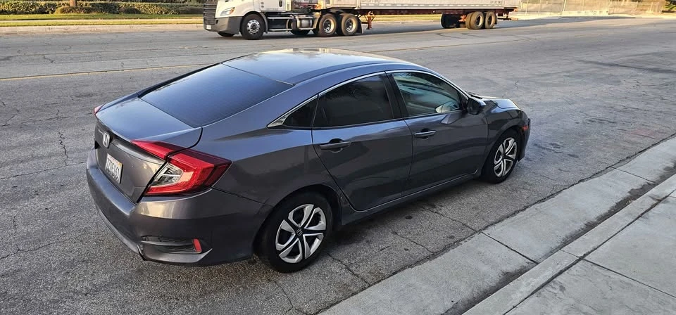 2017 Honda Civic 10th Gen - Image 5 of 16