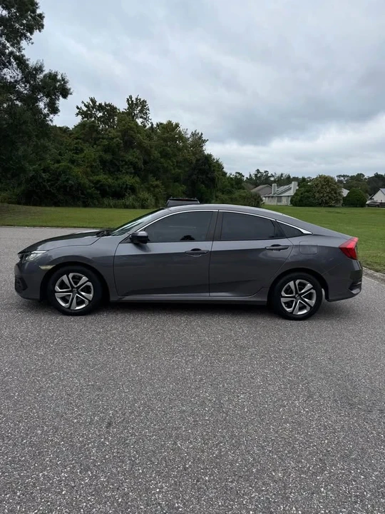 2017 Honda Civic 10th Gen - Image 5 of 20