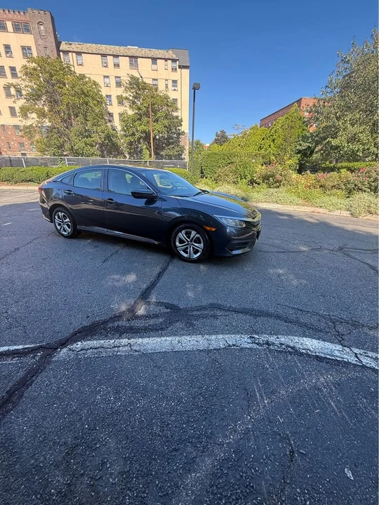 2017 Honda Civic 10th Gen - Image 10 of 11