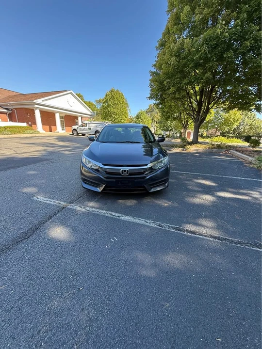 2017 Honda Civic 10th Gen - Image 9 of 11