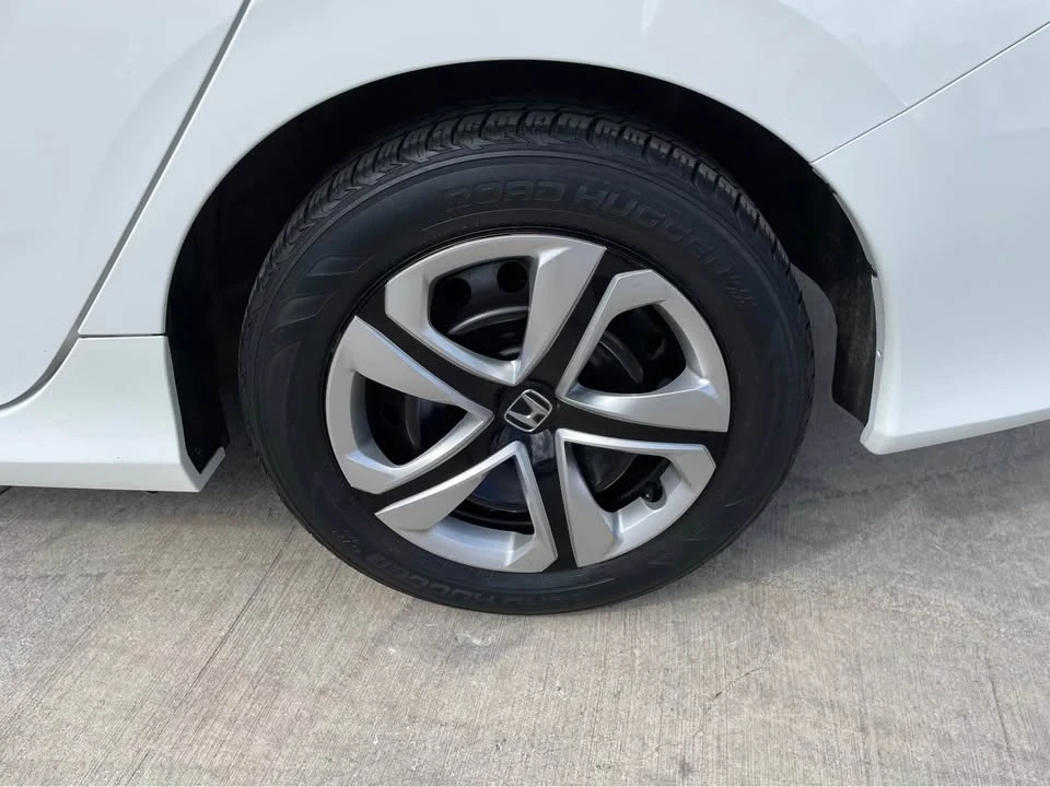 2017 Honda Civic 10th Gen - Image 8 of 14
