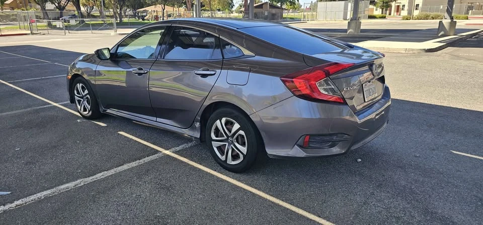 2017 Honda Civic 10th Gen - Image 9 of 13