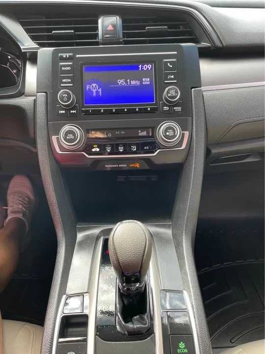 2017 Honda Civic 10th Gen - Image 13 of 14