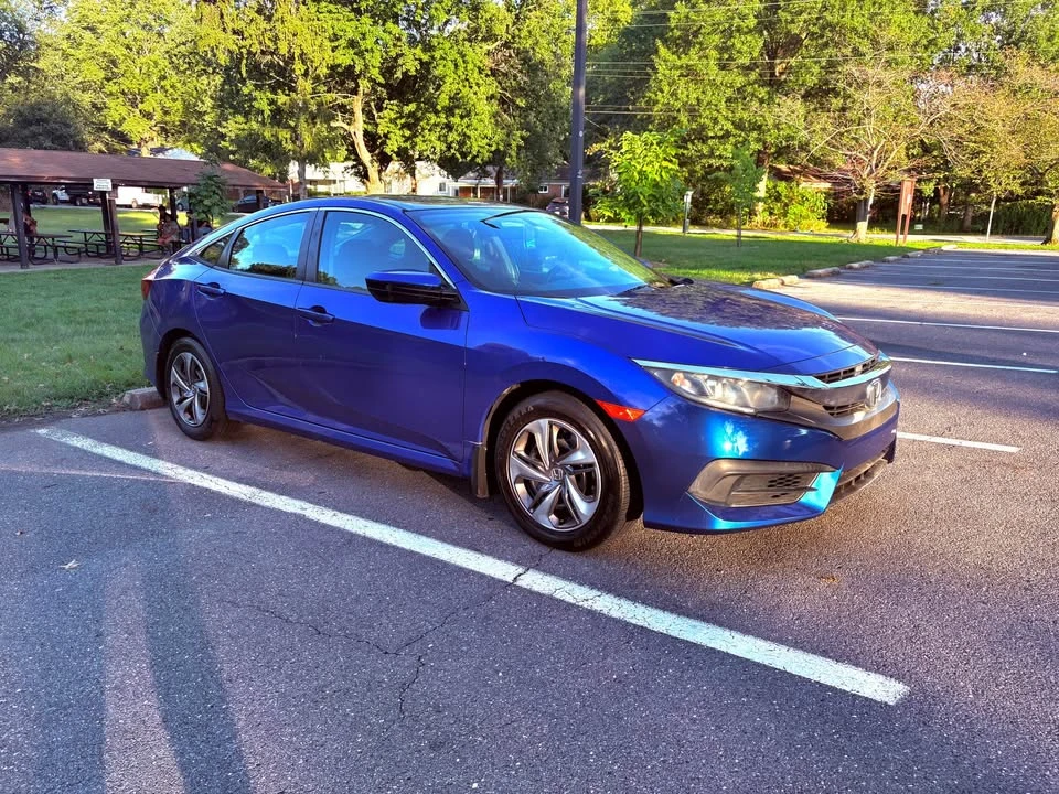 2017 Honda Civic 10th Gen - Image 3 of 8