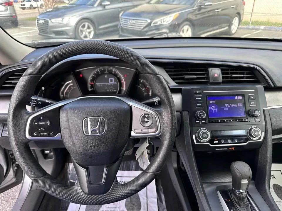 2017 Honda Civic 10th Gen - Image 9 of 12