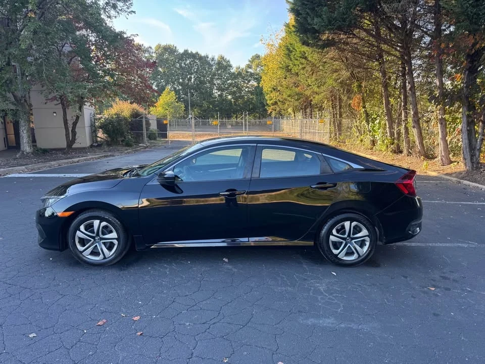 2017 Honda Civic 10th Gen - Image 5 of 18