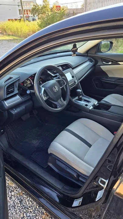 2017 Honda Civic 10th Gen - Image 5 of 9