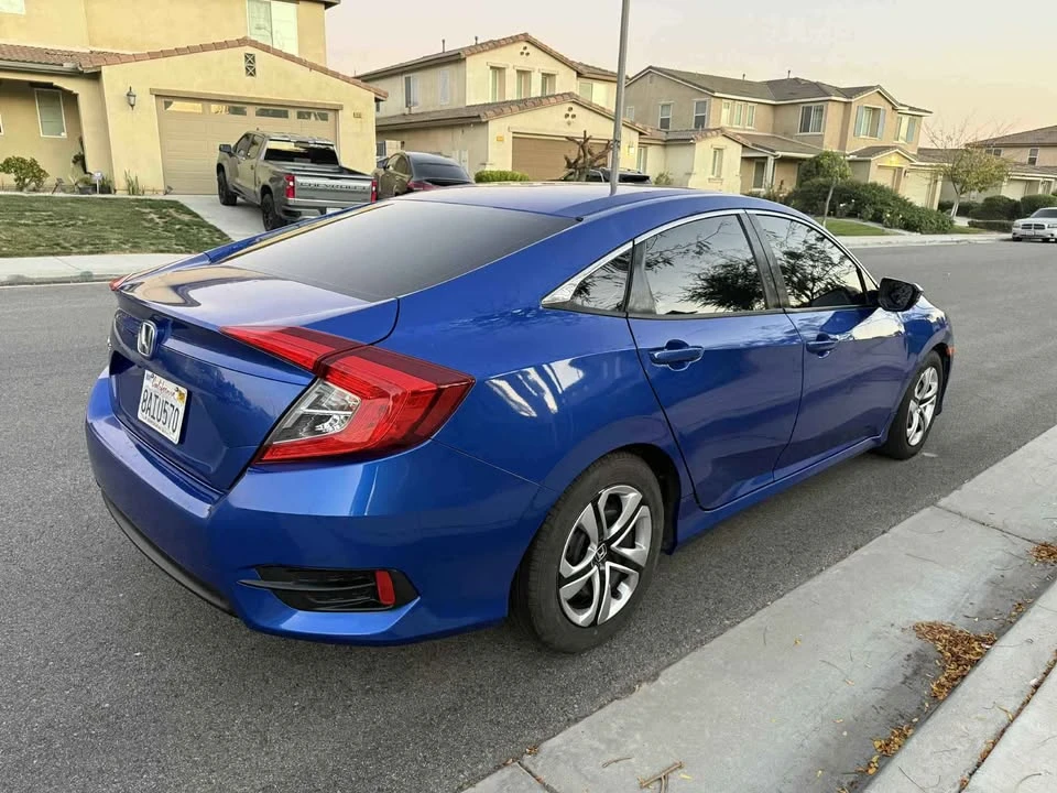 2017 Honda Civic 10th Gen - Image 6 of 11