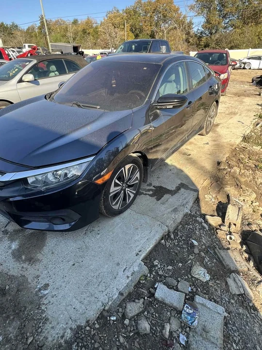 2017 Honda Civic 10th Gen - Image 2 of 8
