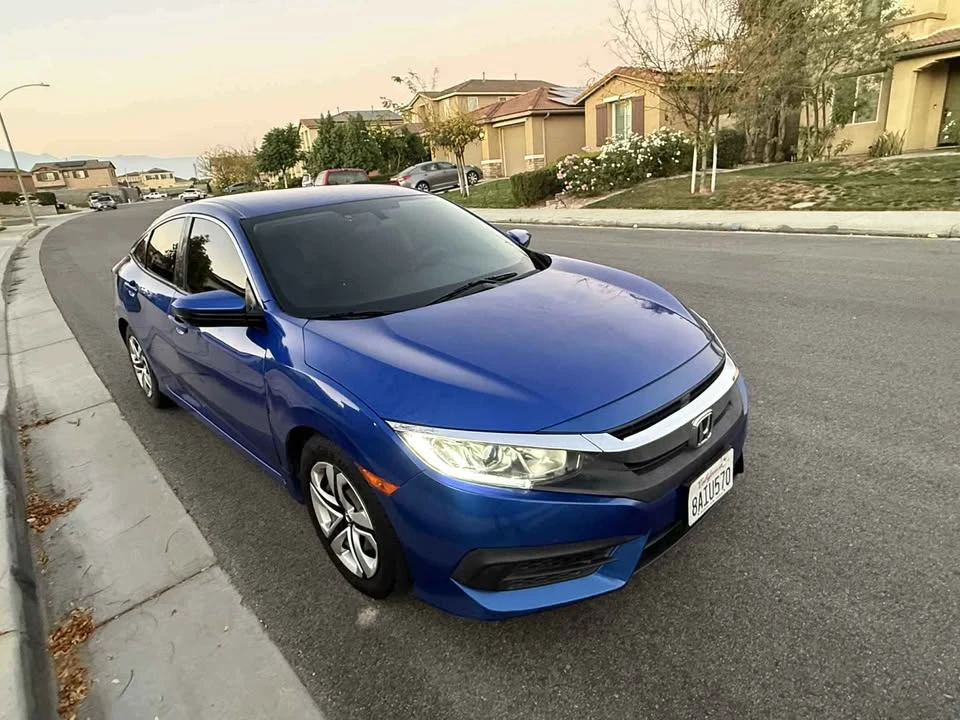 2017 Honda Civic 10th Gen - Image 2 of 11