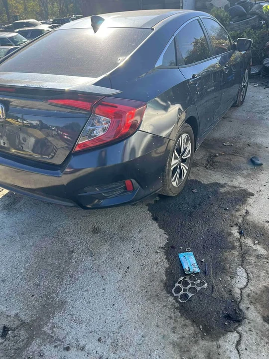 2017 Honda Civic 10th Gen - Image 4 of 8