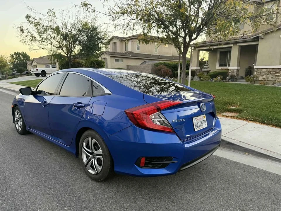 2017 Honda Civic 10th Gen - Image 3 of 11