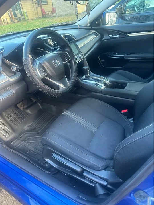 2017 Honda Civic 10th Gen - Image 6 of 11