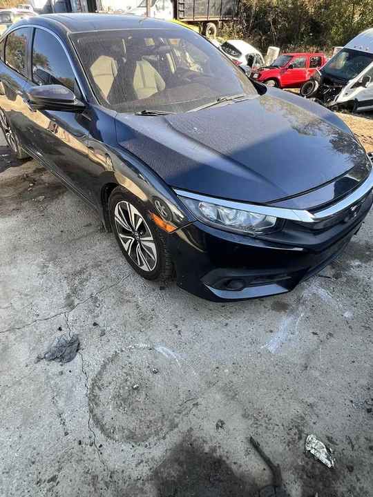 2017 Honda Civic 10th Gen - Image 6 of 8