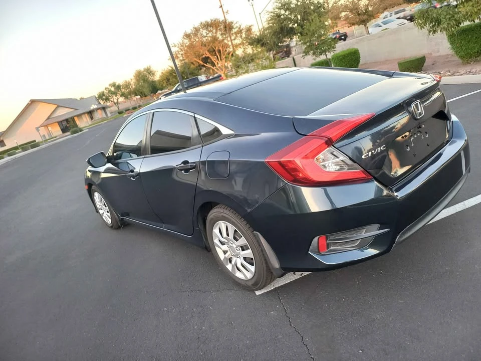 2017 Honda Civic 10th Gen - Image 6 of 9