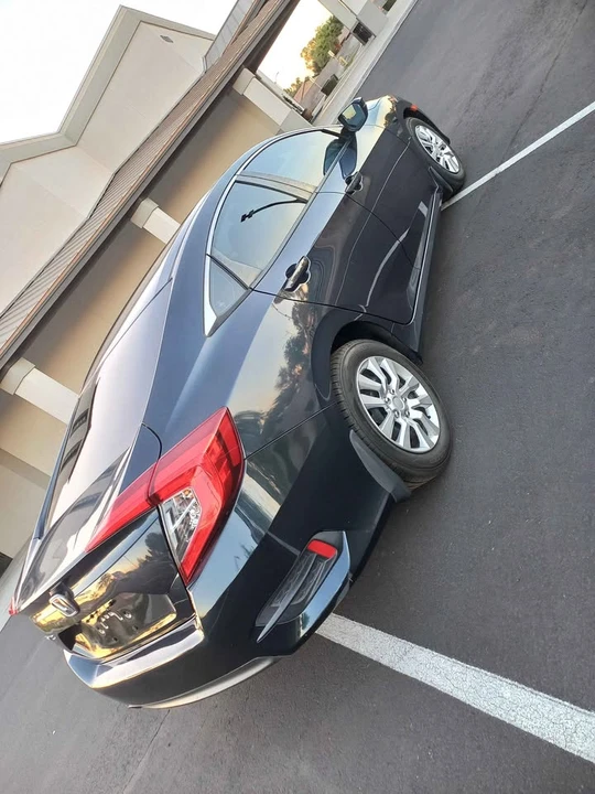 2017 Honda Civic 10th Gen - Image 5 of 9