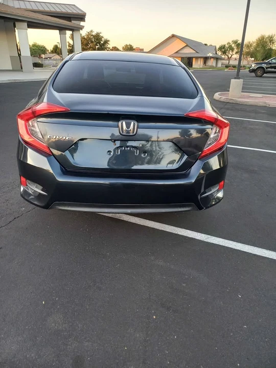 2017 Honda Civic 10th Gen - Image 4 of 9