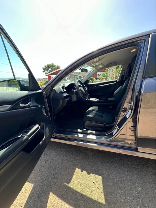 2017 Honda Civic 10th Gen - Image 10 of 18
