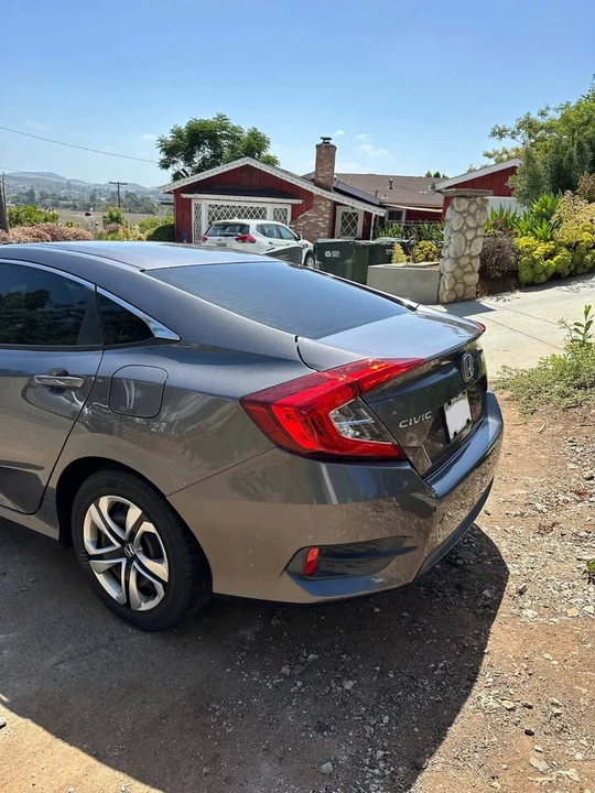 2017 Honda Civic 10th Gen - Image 4 of 18