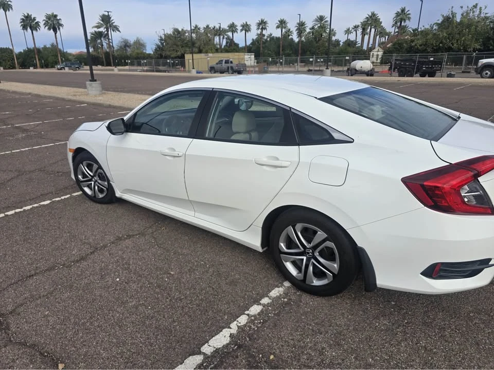 2017 Honda Civic 10th Gen - Image 5 of 13