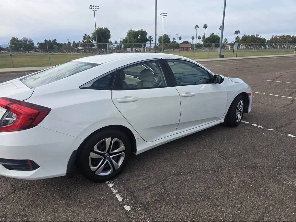 2017 Honda Civic 10th Gen - Image 4 of 13
