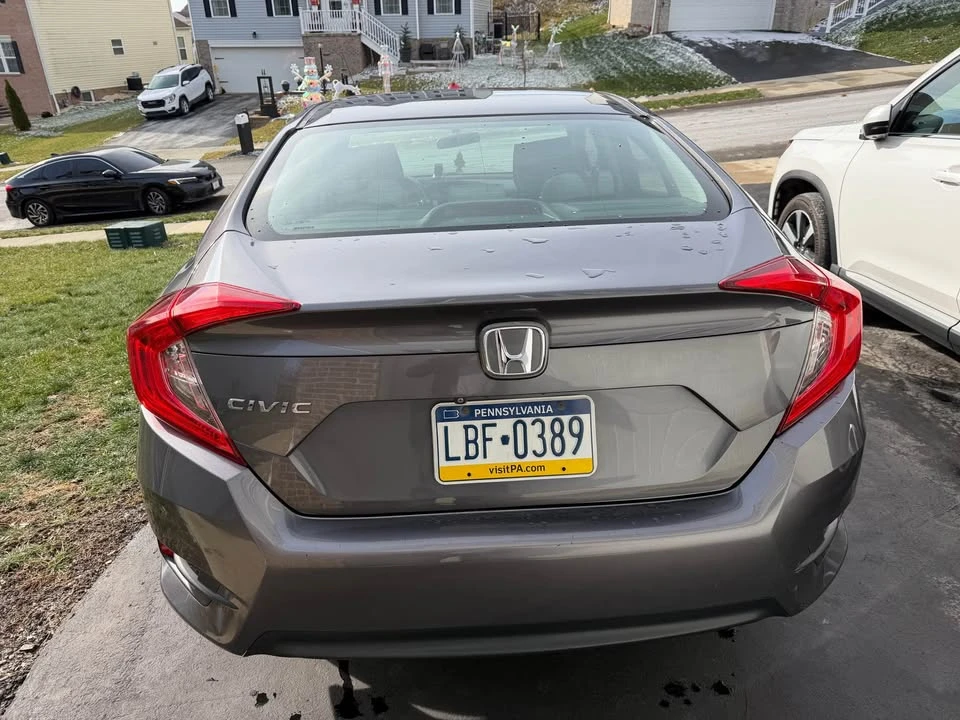 2017 Honda Civic 10th Gen - Image 6 of 12