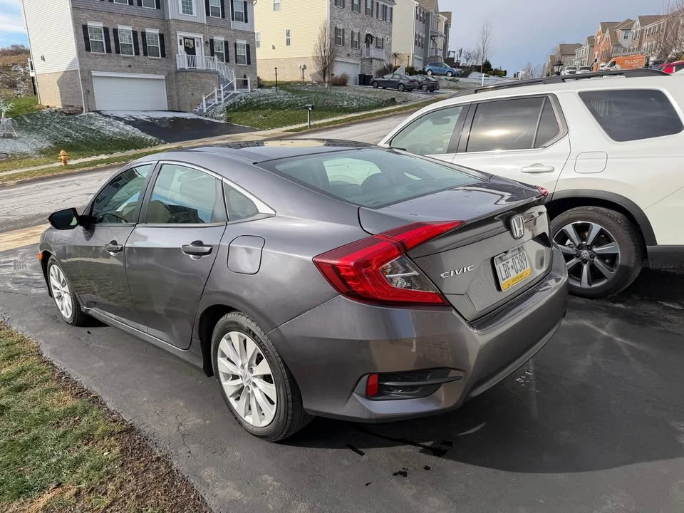 2017 Honda Civic 10th Gen - Image 2 of 12