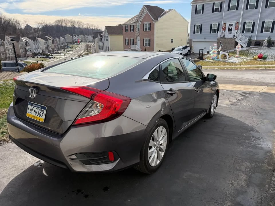 2017 Honda Civic 10th Gen - Image 3 of 12