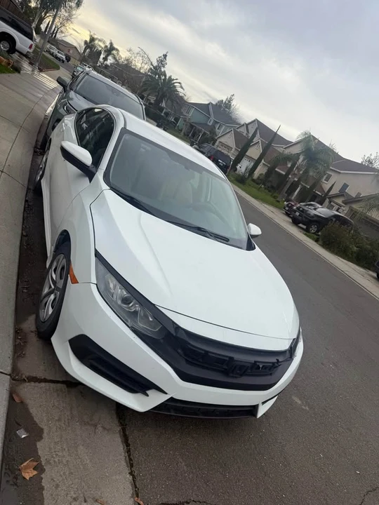 2017 Honda Civic 10th Gen - Image 2 of 4