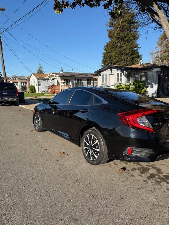 2017 Honda Civic 10th Gen - Image 3 of 11